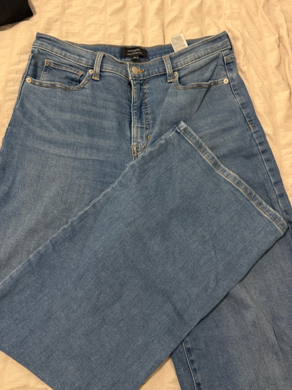 Banana Republic Wide-Leg Jeans in Light Blue Wash - Picture 2 of 4